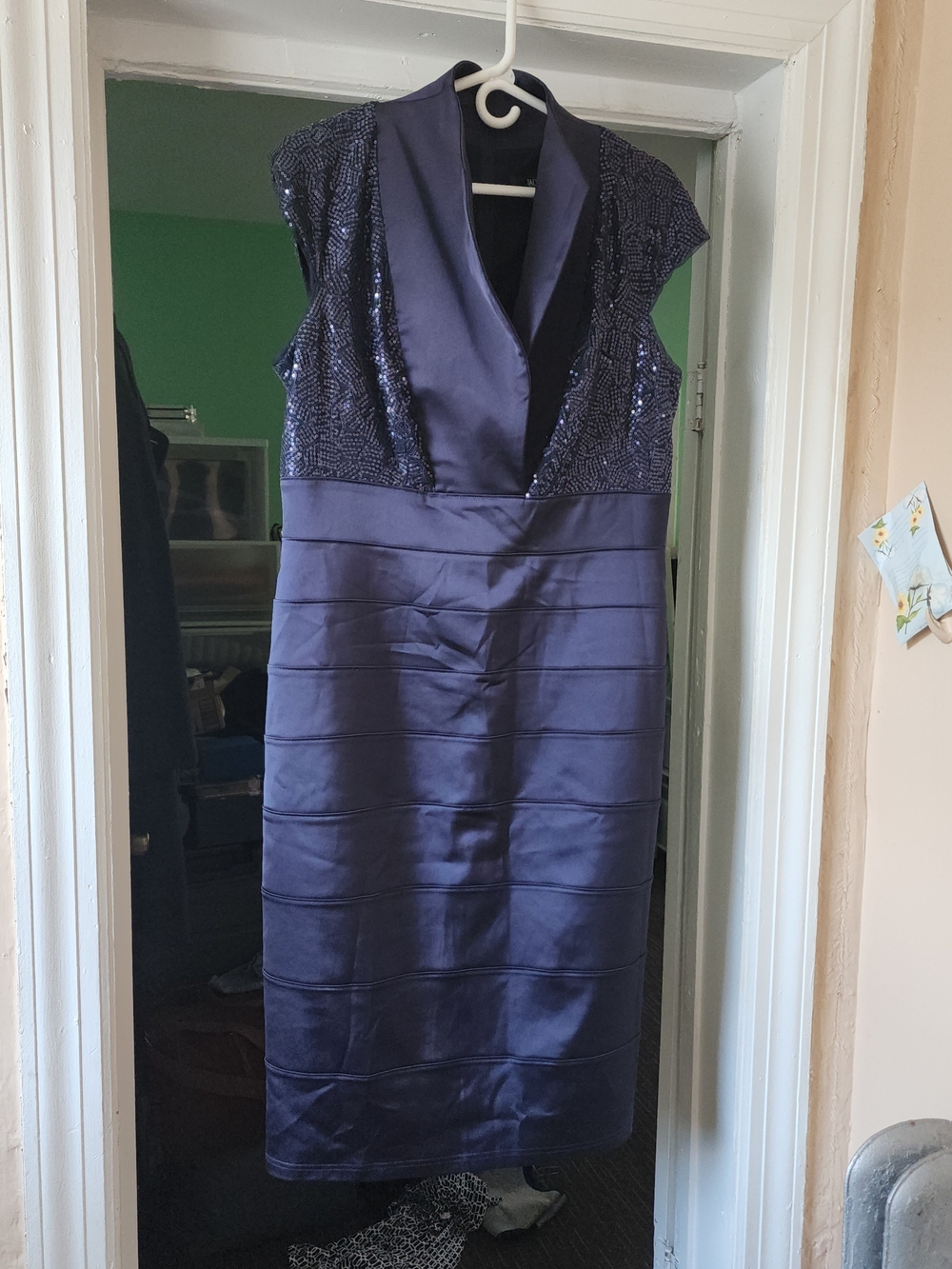 Tadashi CollectionNavy Blue Sequin Midi Dress with V-Neck